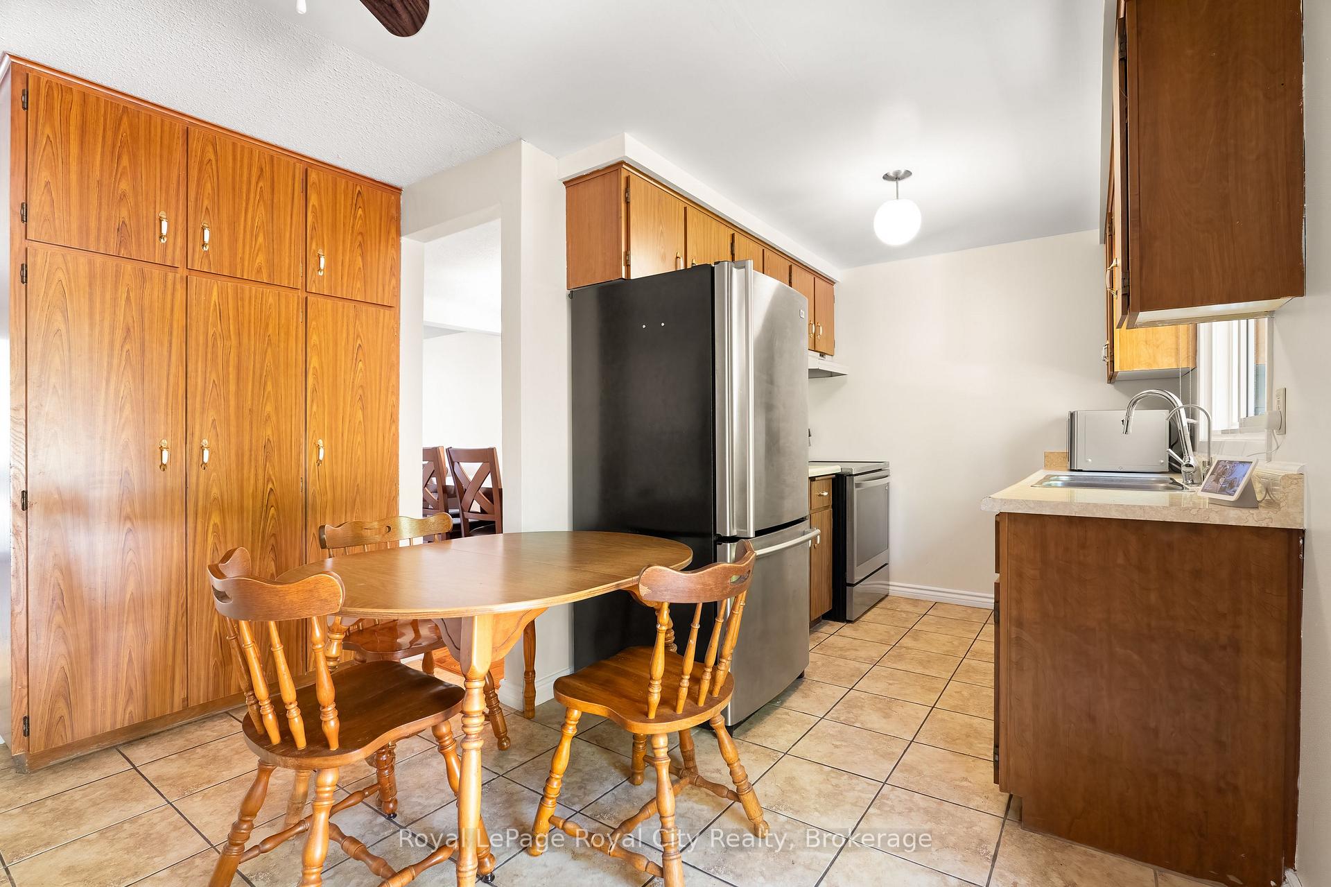 Photo 16 of 121 Imperial Road N, Guelph, Willow West/Sugarbush/West Acres — HOMEH