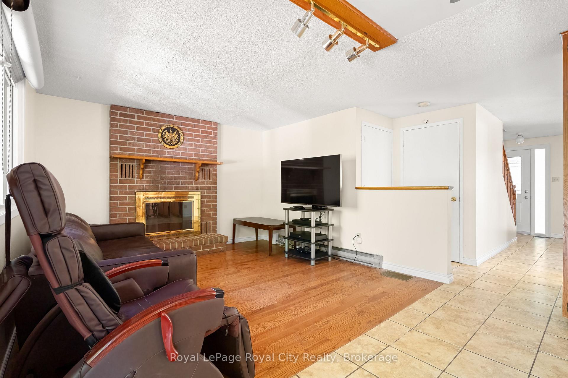 Photo 19 of 121 Imperial Road N, Guelph, Willow West/Sugarbush/West Acres — HOMEH