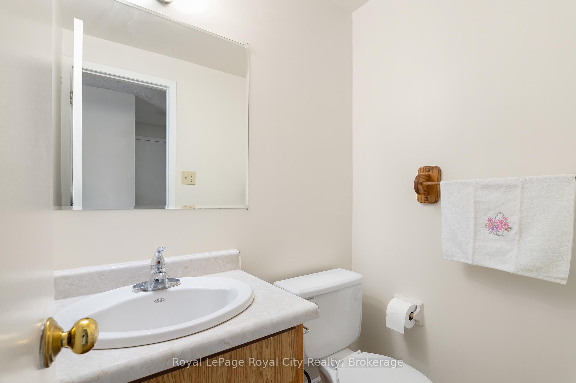 Photo 20 of 121 Imperial Road N, Guelph, Willow West/Sugarbush/West Acres — HOMEH