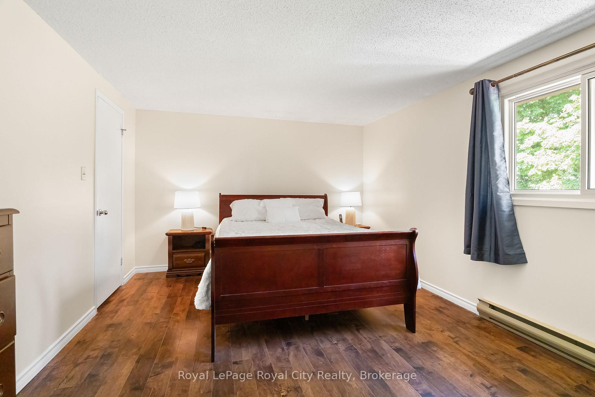 Photo 22 of 121 Imperial Road N, Guelph, Willow West/Sugarbush/West Acres — HOMEH
