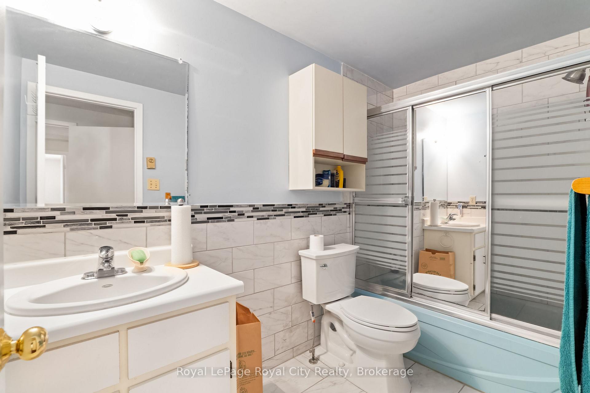 Photo 24 of 121 Imperial Road N, Guelph, Willow West/Sugarbush/West Acres — HOMEH