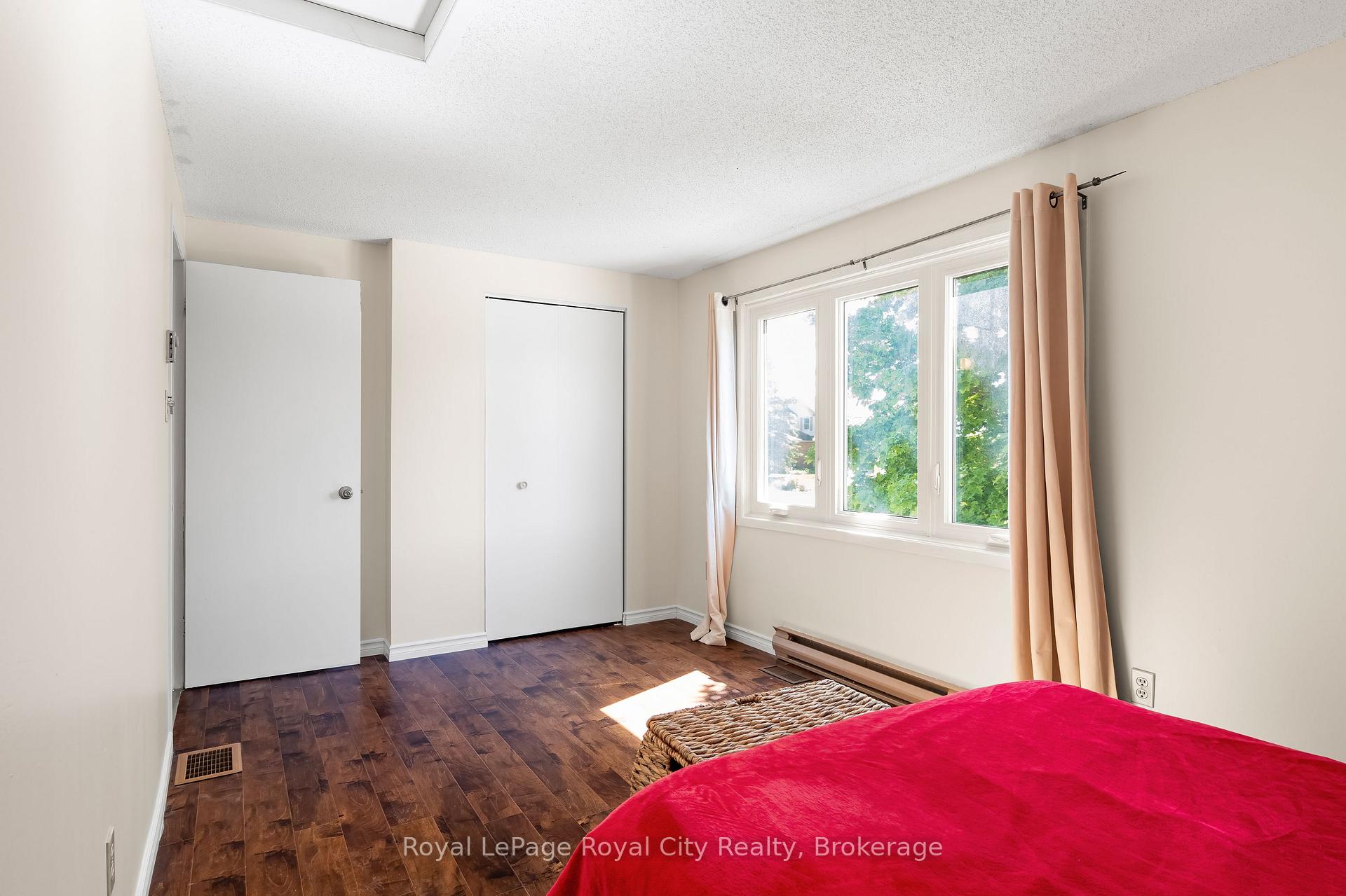 Photo 26 of 121 Imperial Road N, Guelph, Willow West/Sugarbush/West Acres — HOMEH