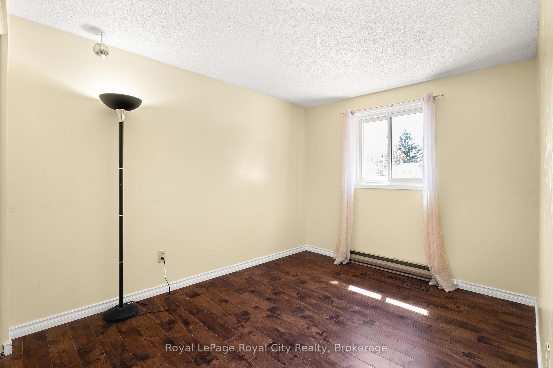 Photo 29 of 121 Imperial Road N, Guelph, Willow West/Sugarbush/West Acres — HOMEH