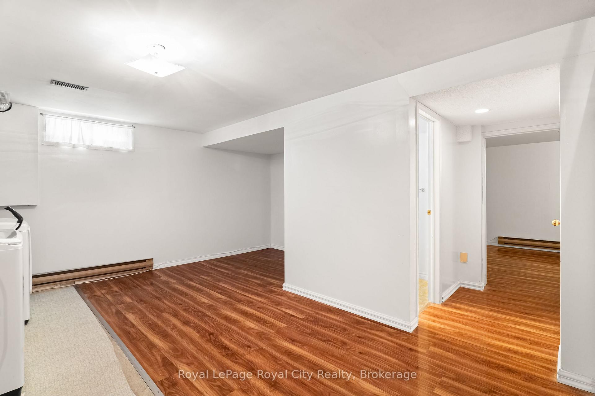 Photo 34 of 121 Imperial Road N, Guelph, Willow West/Sugarbush/West Acres — HOMEH