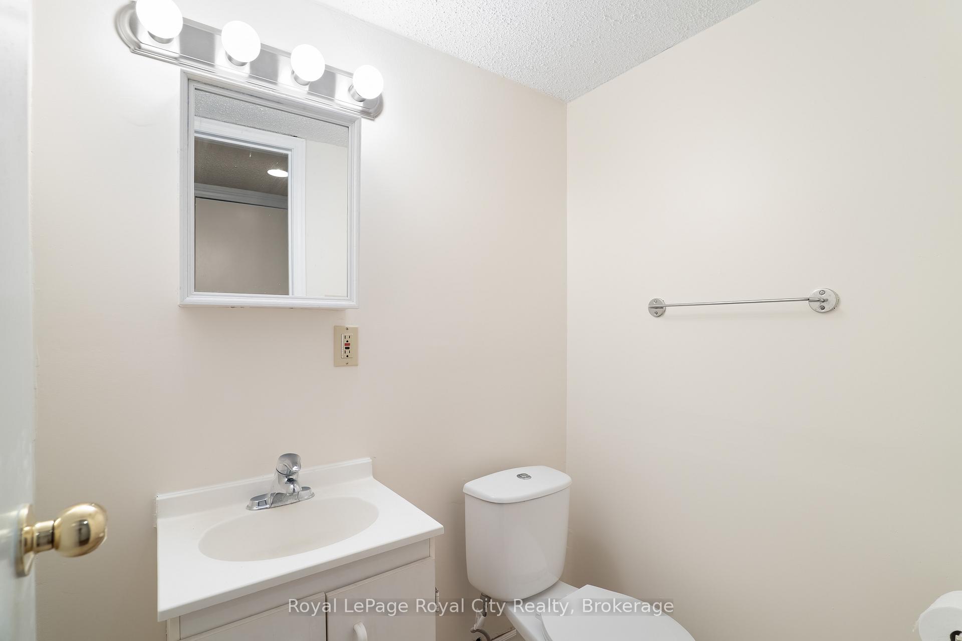 Photo 35 of 121 Imperial Road N, Guelph, Willow West/Sugarbush/West Acres — HOMEH