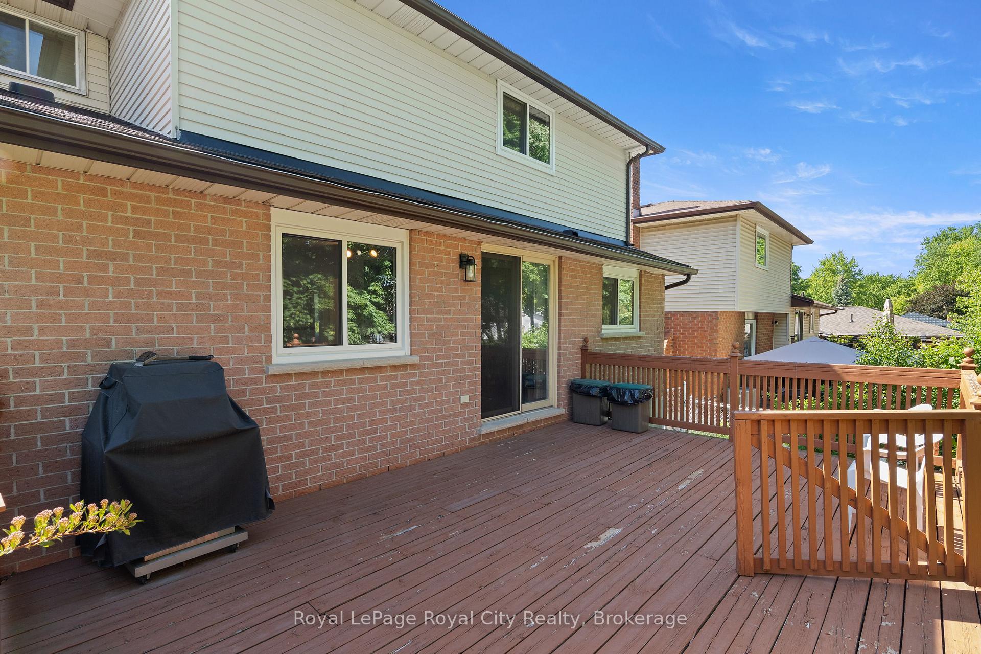 Photo 38 of 121 Imperial Road N, Guelph, Willow West/Sugarbush/West Acres — HOMEH