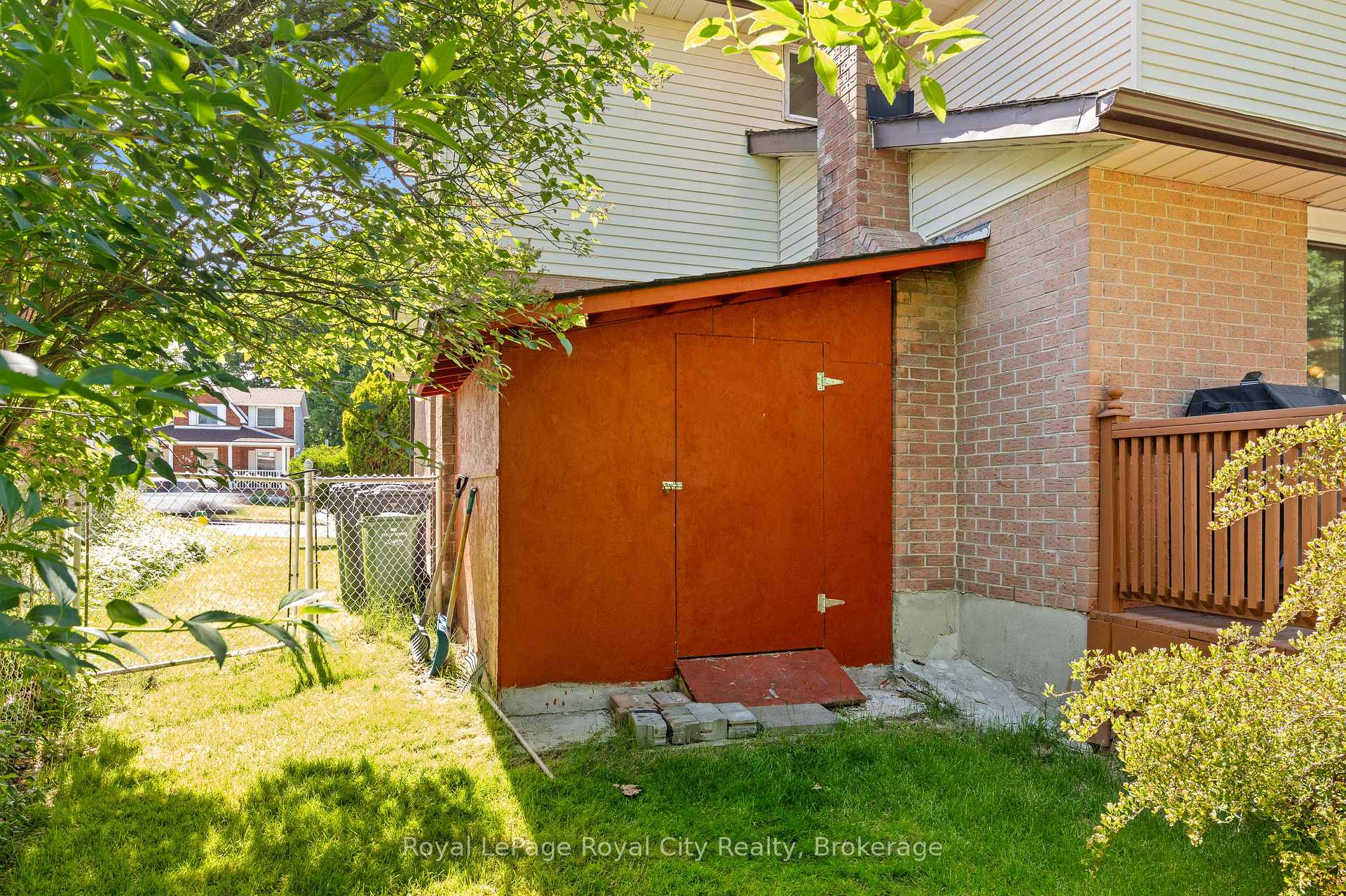 Photo 39 of 121 Imperial Road N, Guelph, Willow West/Sugarbush/West Acres — HOMEH