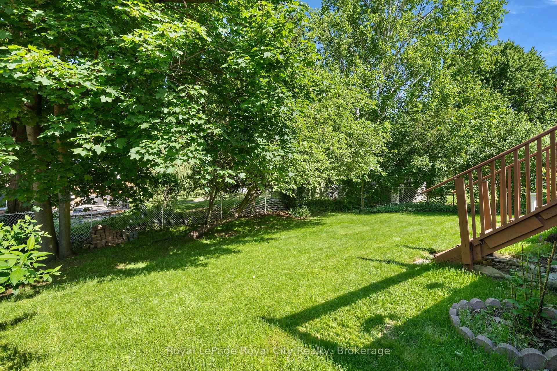 Photo 42 of 121 Imperial Road N, Guelph, Willow West/Sugarbush/West Acres — HOMEH