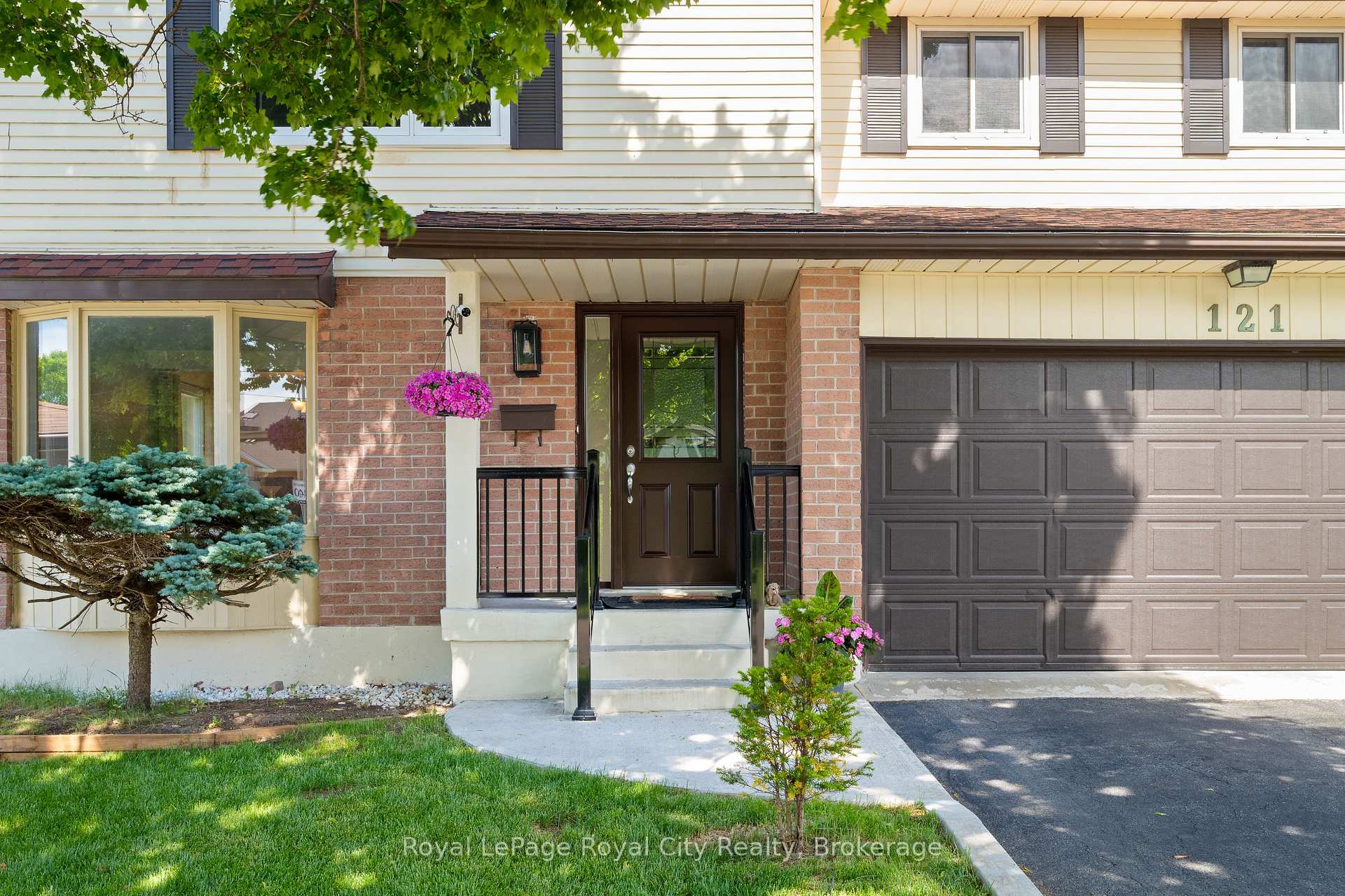 Photo 4 of 121 Imperial Road N, Guelph, Willow West/Sugarbush/West Acres — HOMEH