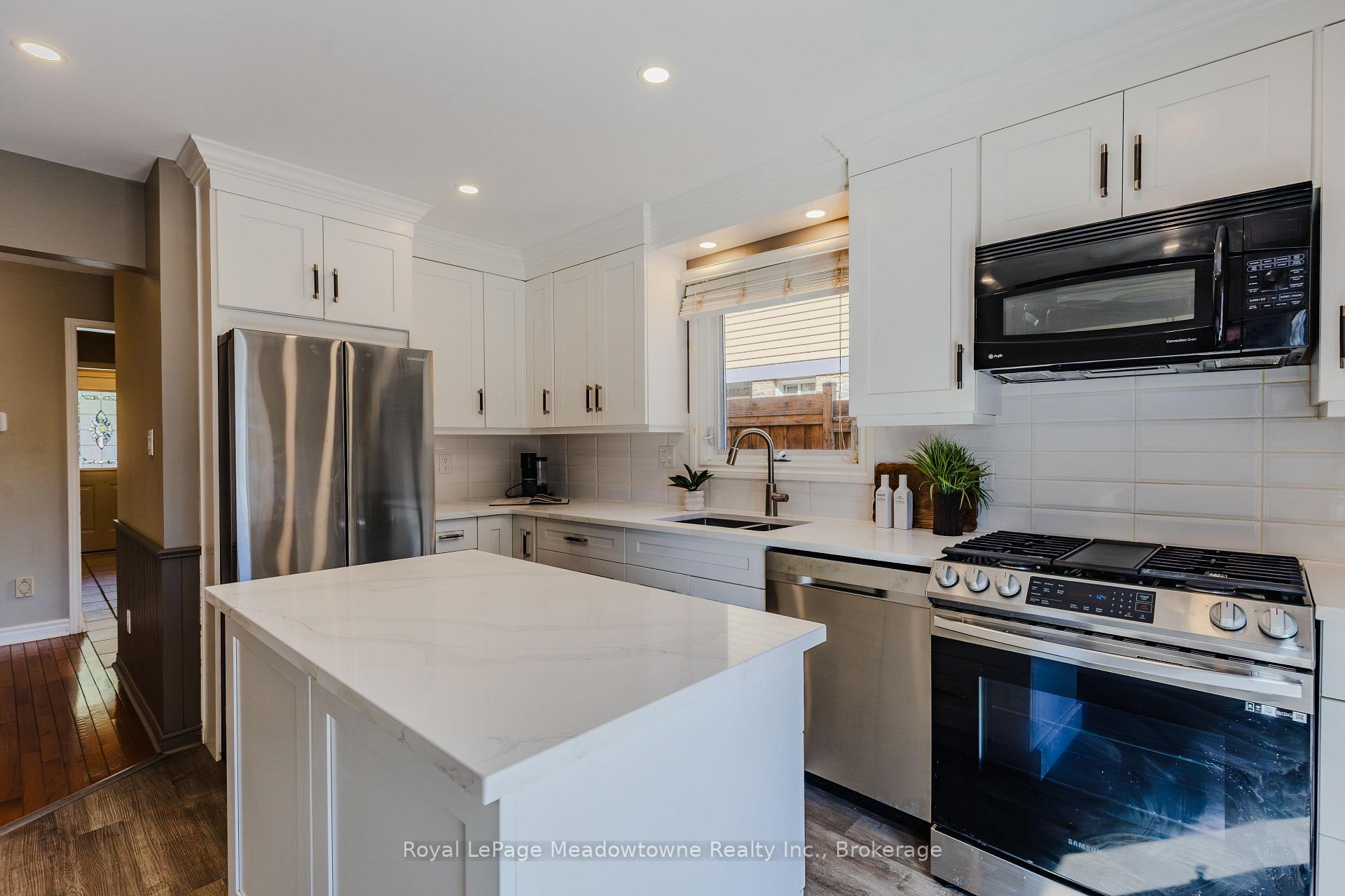 Photo 12 of 902 Laurier Avenue, Milton, Timberlea — HOMEH