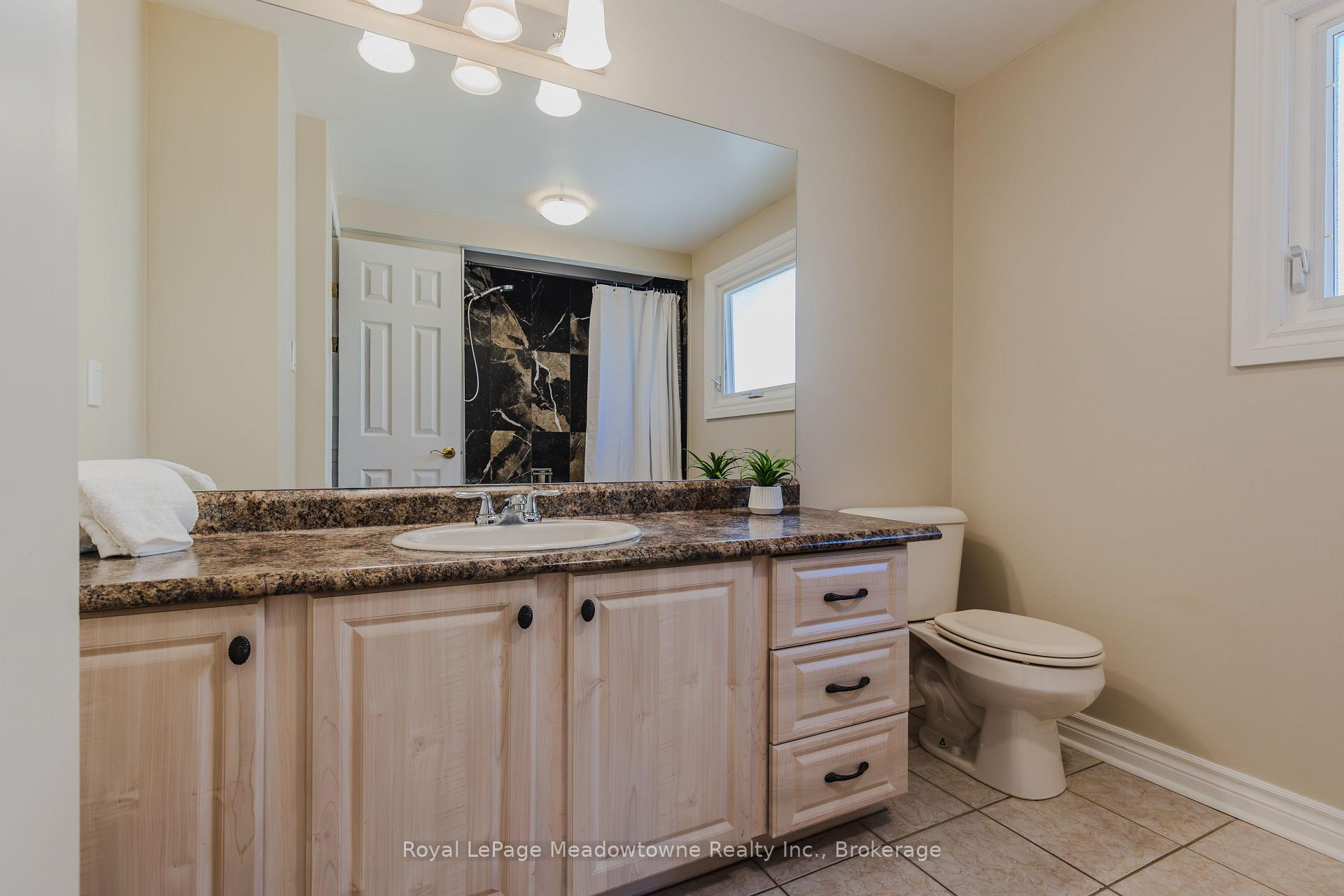 Photo 23 of 902 Laurier Avenue, Milton, Timberlea — HOMEH