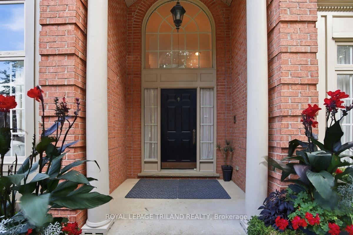 Photo 3 of 35 Butternut Grove, London, South B — HOMEH
