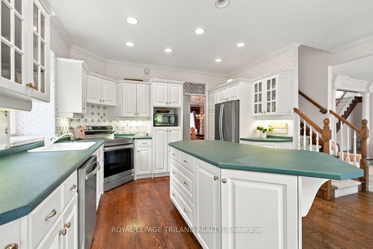 Photo 15 of 35 Butternut Grove, London, South B — HOMEH
