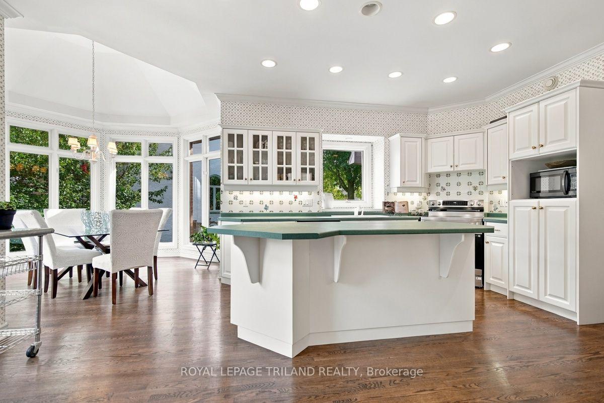 Photo 16 of 35 Butternut Grove, London, South B — HOMEH