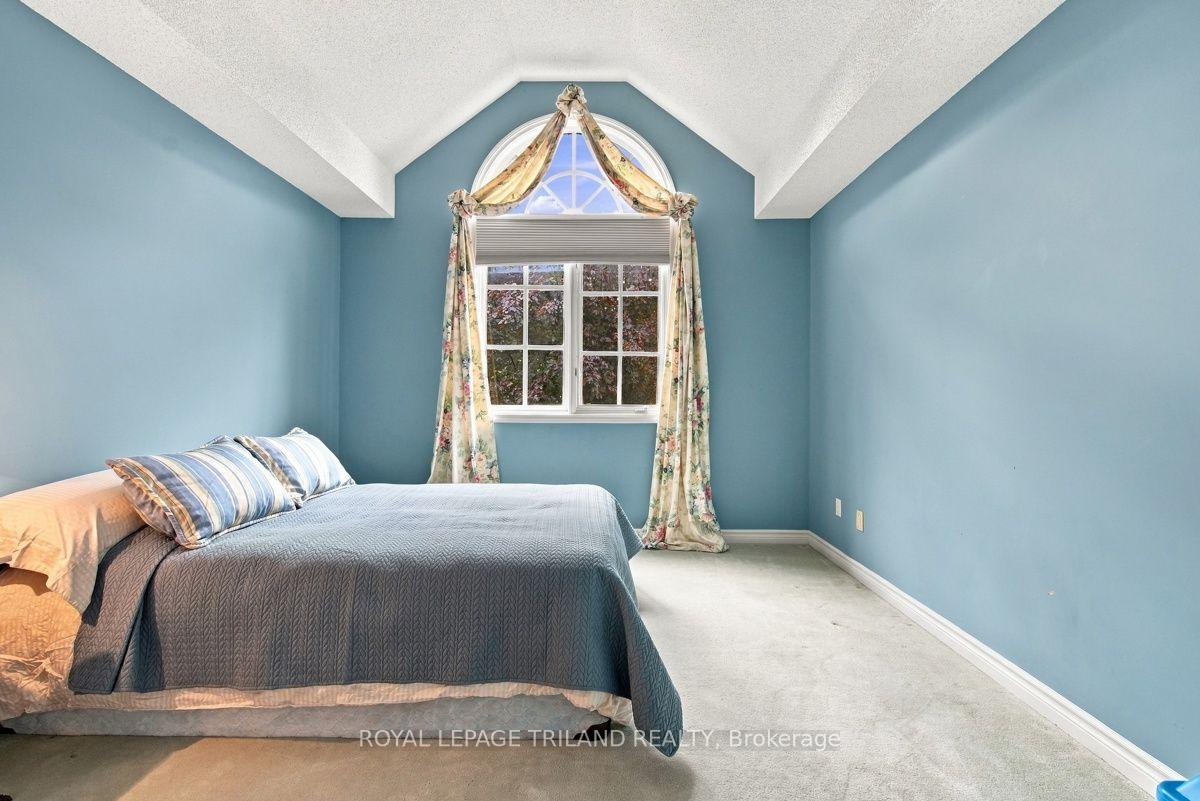 Photo 37 of 35 Butternut Grove, London, South B — HOMEH
