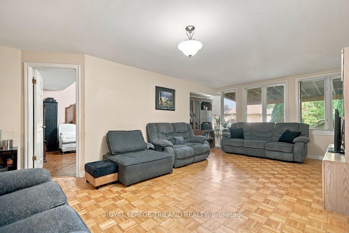 Photo 41 of 35 Butternut Grove, London, South B — HOMEH