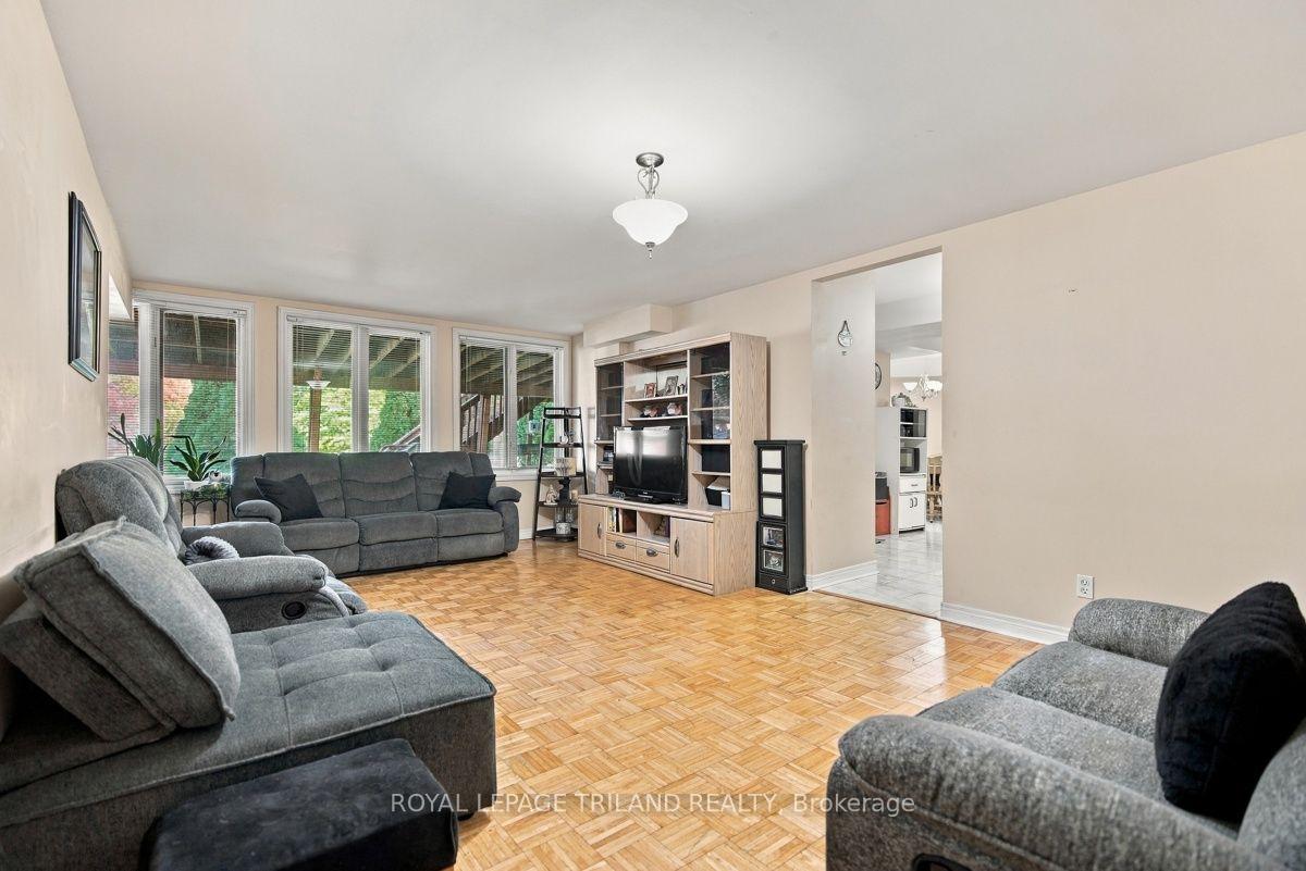 Photo 42 of 35 Butternut Grove, London, South B — HOMEH