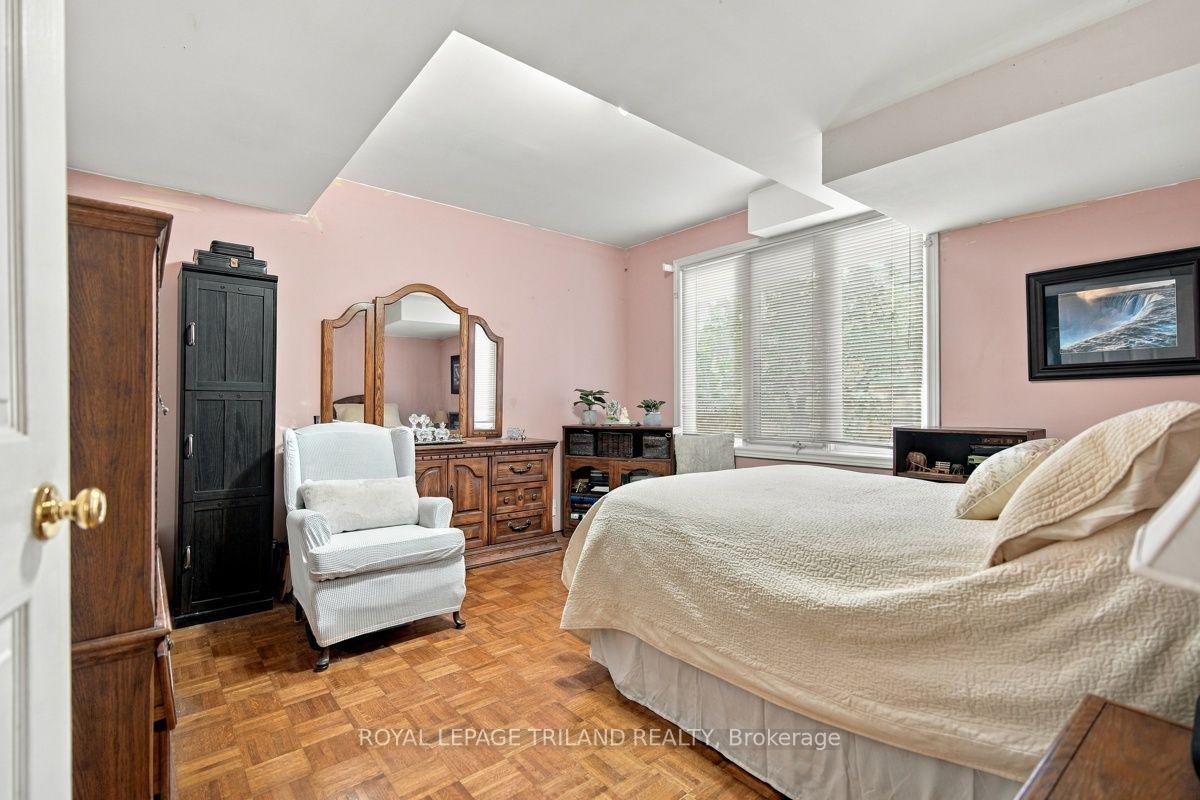 Photo 43 of 35 Butternut Grove, London, South B — HOMEH