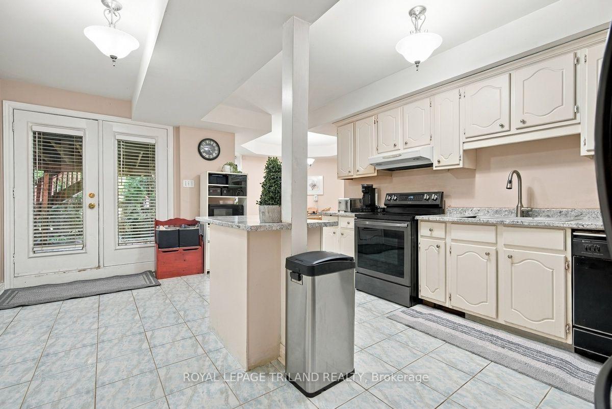 Photo 47 of 35 Butternut Grove, London, South B — HOMEH