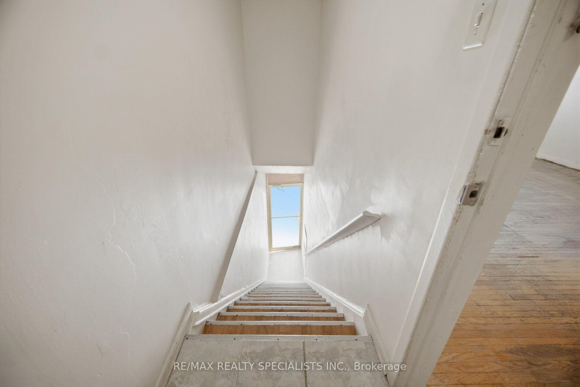 Photo 10 of 1169 Lakeshore Road E, Mississauga, Lakeview — HOMEH