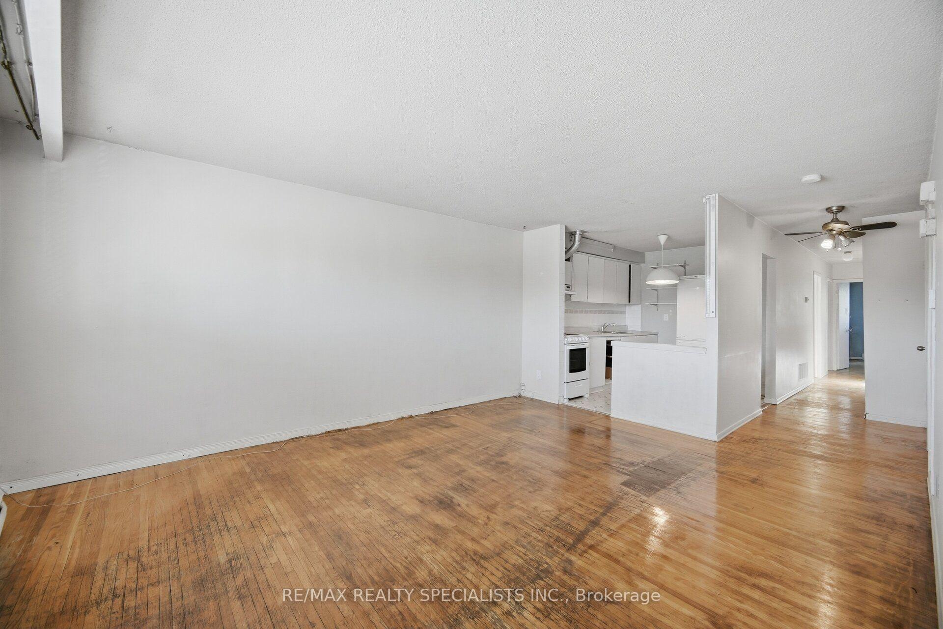 Photo 11 of 1169 Lakeshore Road E, Mississauga, Lakeview — HOMEH