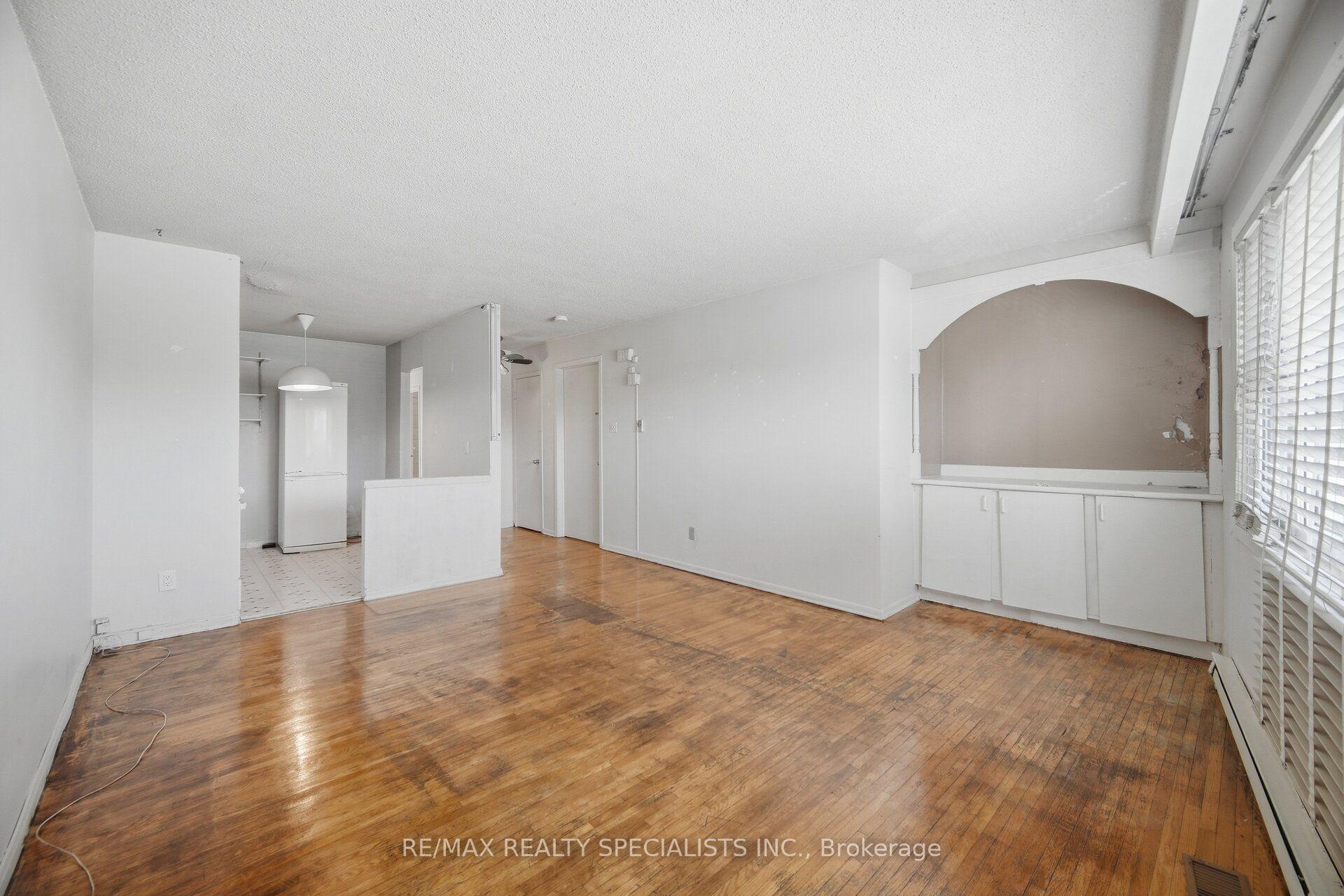 Photo 12 of 1169 Lakeshore Road E, Mississauga, Lakeview — HOMEH