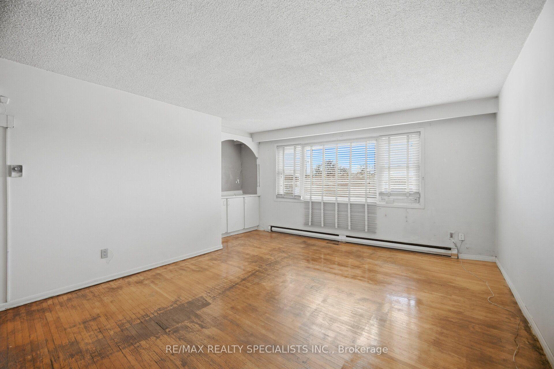 Photo 13 of 1169 Lakeshore Road E, Mississauga, Lakeview — HOMEH