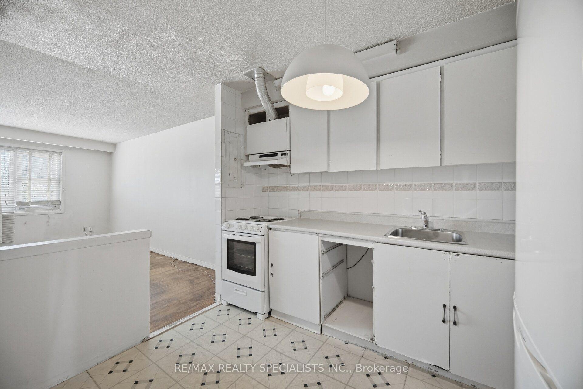 Photo 16 of 1169 Lakeshore Road E, Mississauga, Lakeview — HOMEH