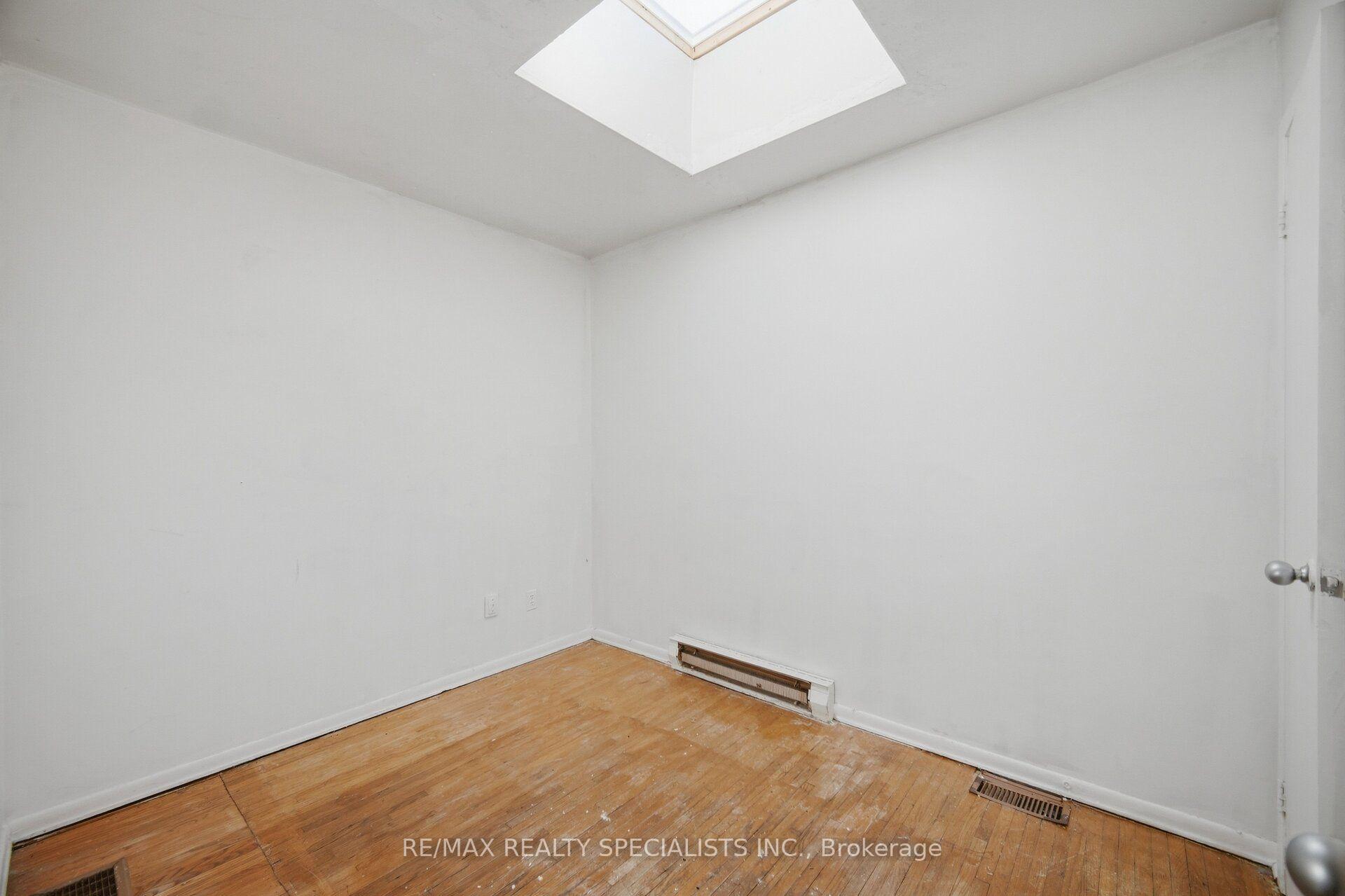 Photo 21 of 1169 Lakeshore Road E, Mississauga, Lakeview — HOMEH