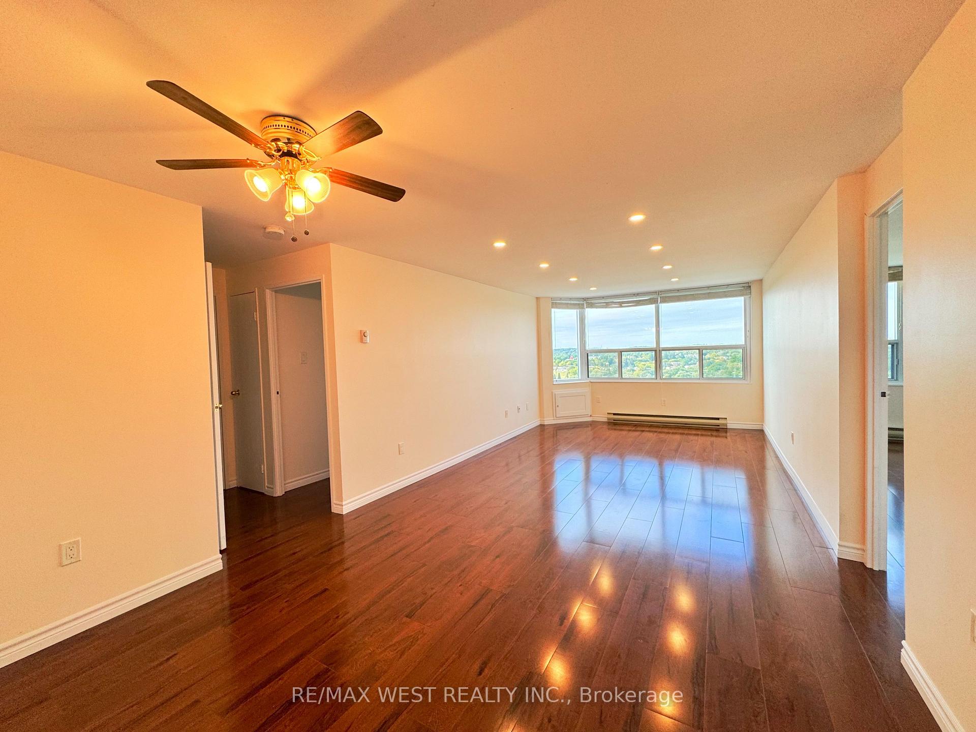 Photo 4 of Unit 1506, 55 Green Valley Drive, Kitchener, Pioneer Park — HOMEH