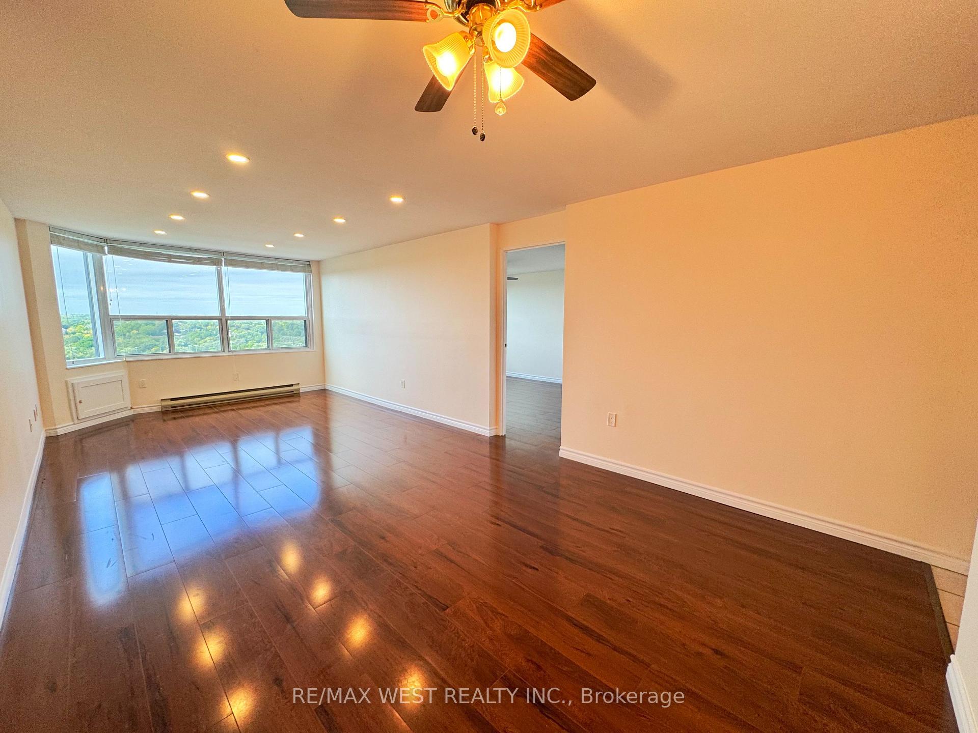 Photo 6 of Unit 1506, 55 Green Valley Drive, Kitchener, Pioneer Park — HOMEH