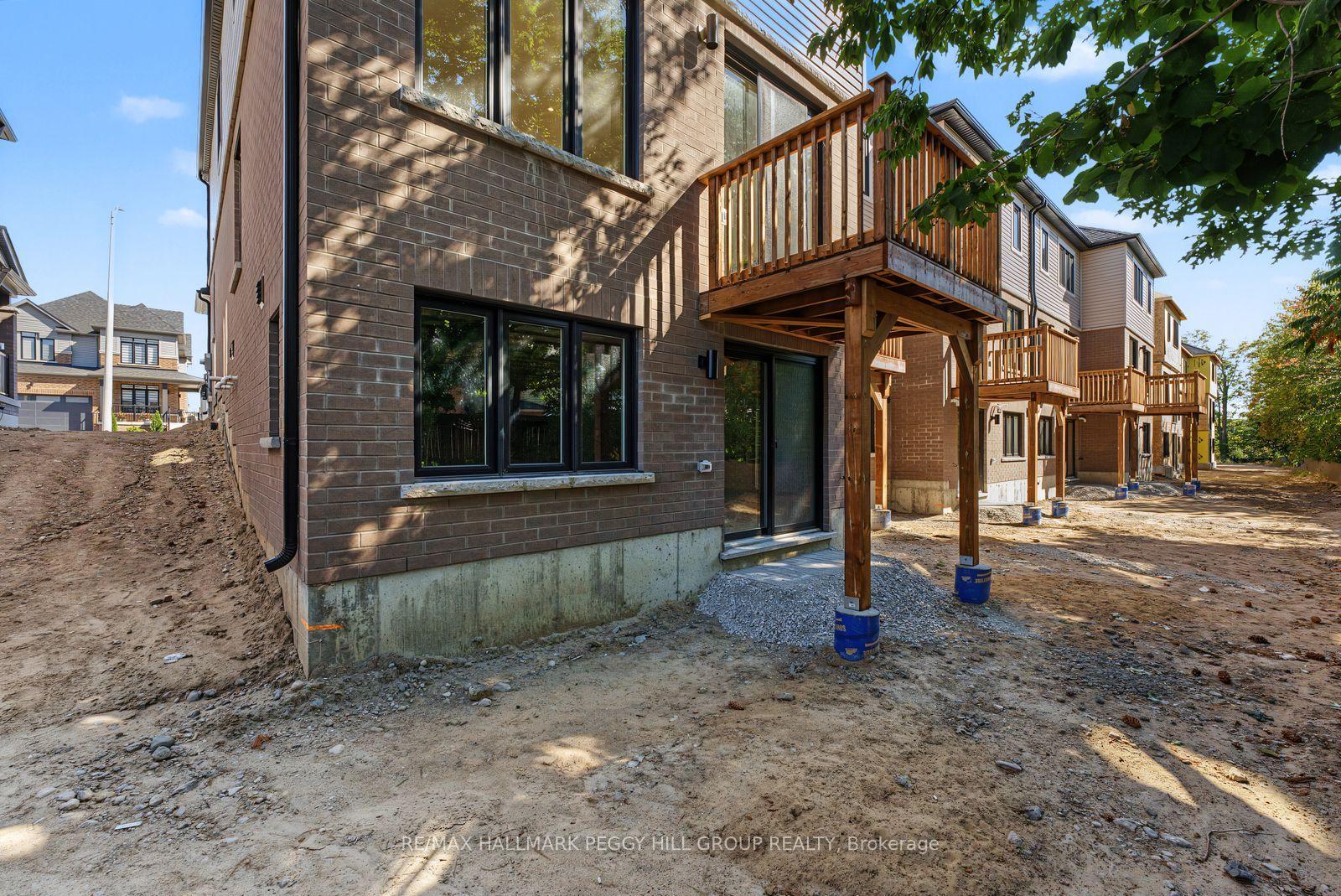 Photo 12 of 193 Durham Avenue, Barrie, Rural Barrie Southeast — HOMEH