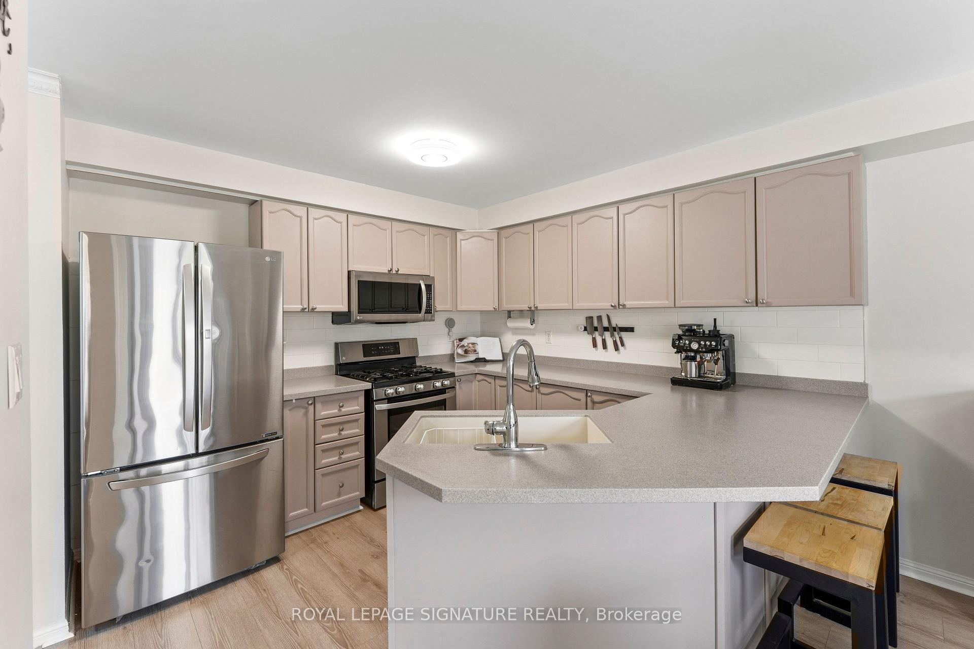 Photo 12 of 16 Beacham Crescent, Clarington, Newcastle — HOMEH