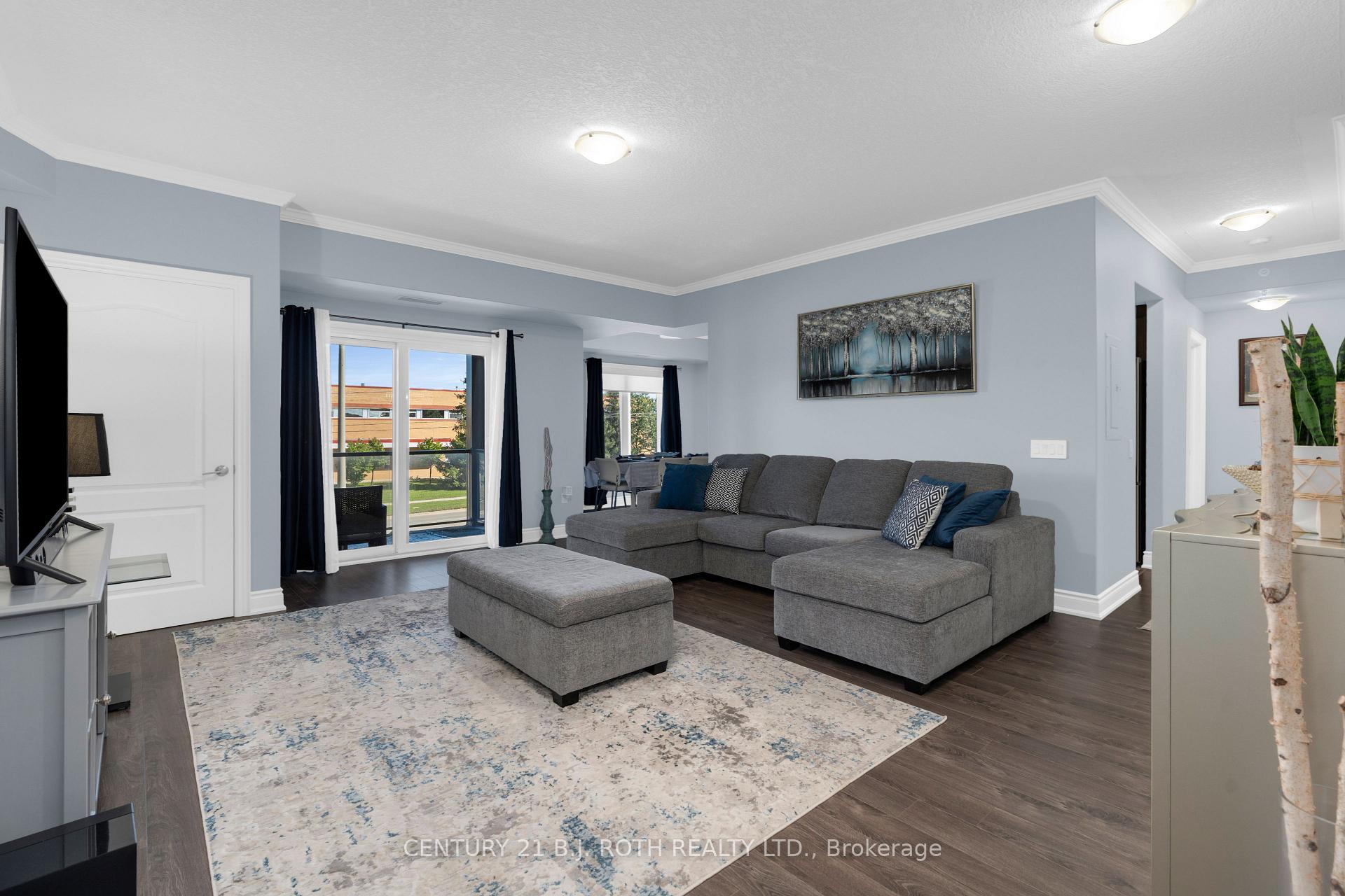 Photo 4 of Unit 201, 720 Yonge Street, Barrie, Painswick South — HOMEH