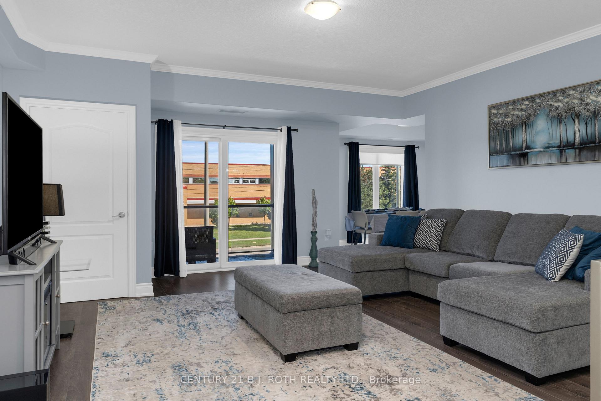 Photo 5 of Unit 201, 720 Yonge Street, Barrie, Painswick South — HOMEH