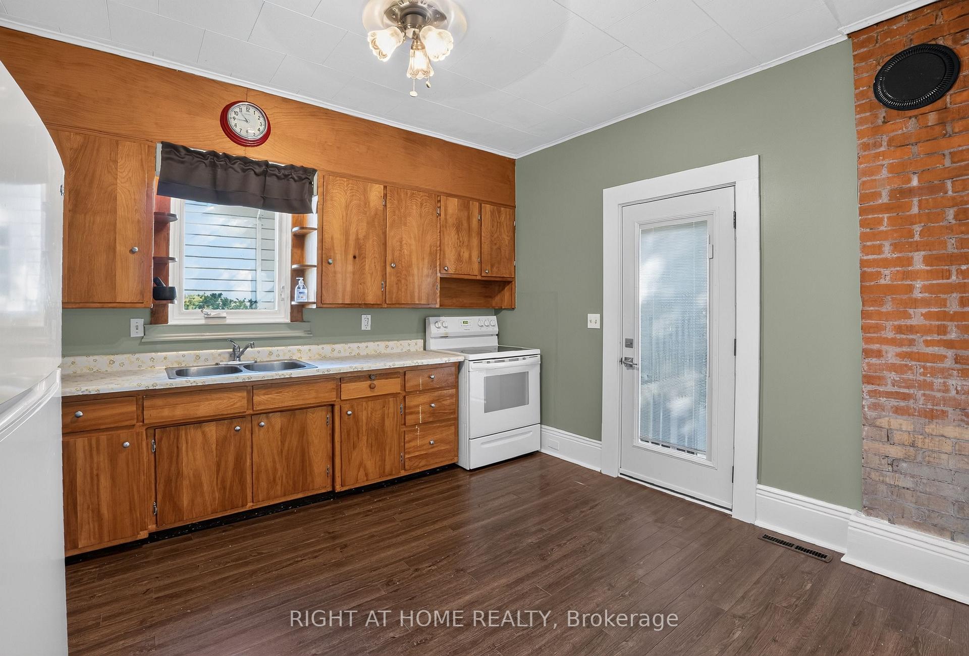 Photo 13 of 46 West Avenue, St. Thomas — HOMEH