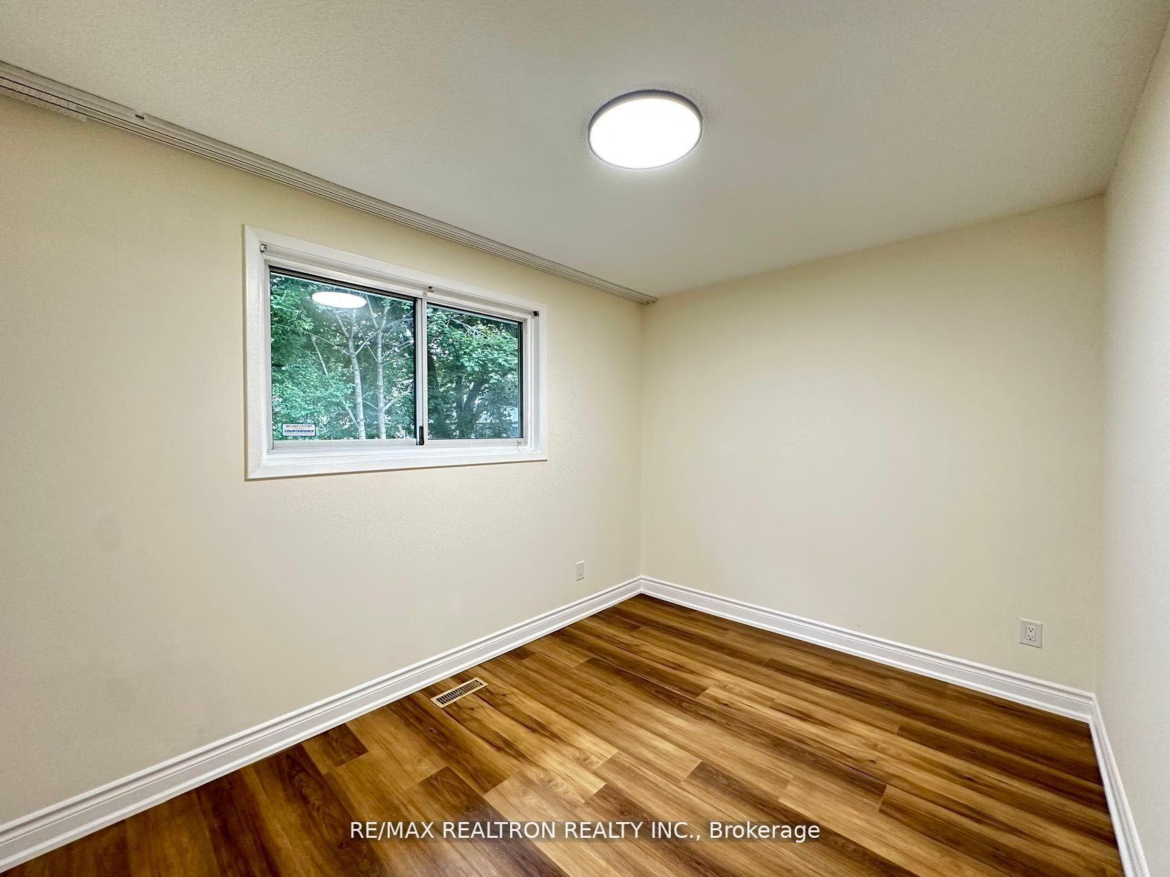 Photo 6 of Unit Upper, 129 Sexton Crescent, North York, Hillcrest Village — HOMEH