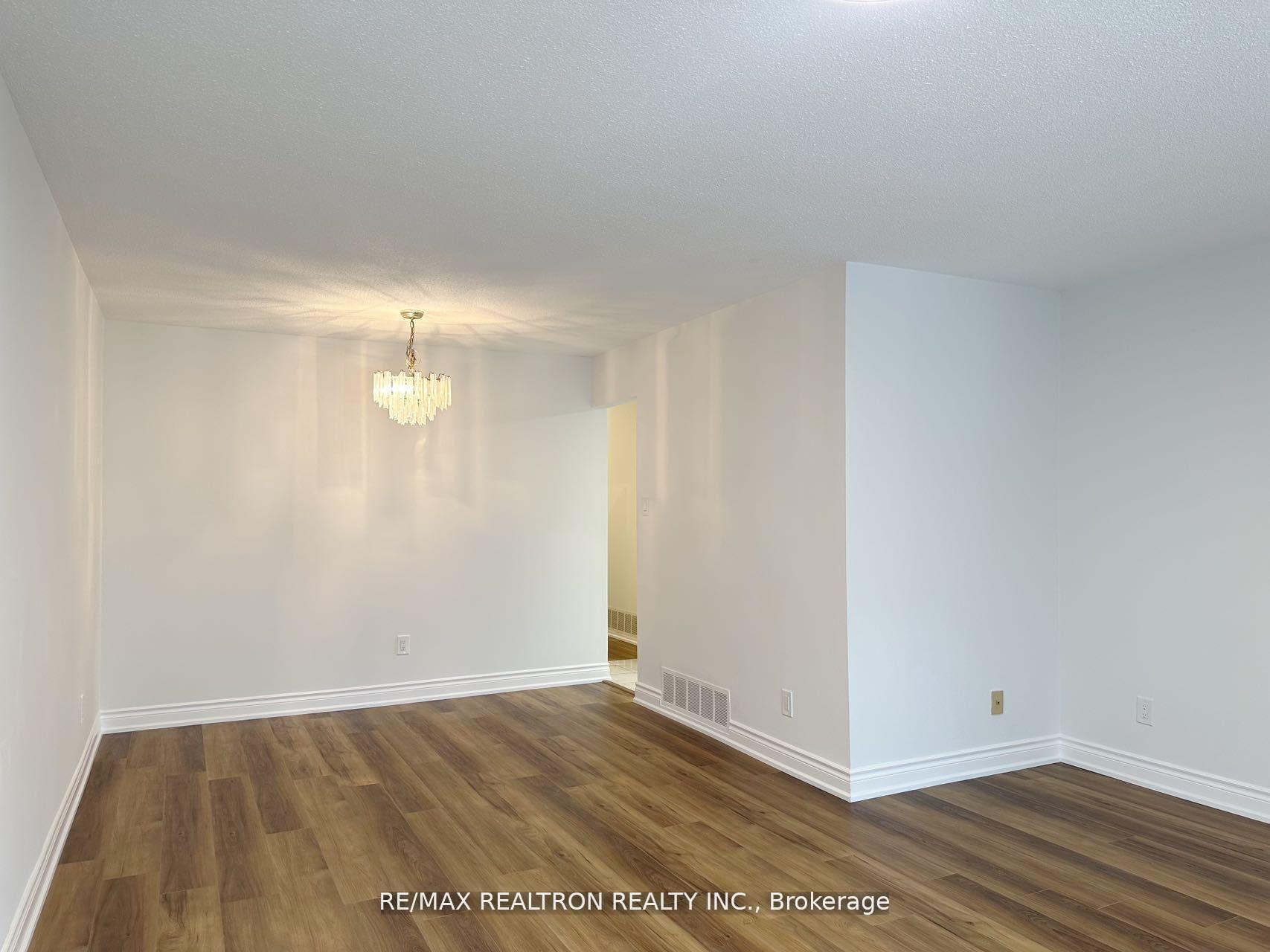 Photo 10 of Unit Upper, 129 Sexton Crescent, North York, Hillcrest Village — HOMEH