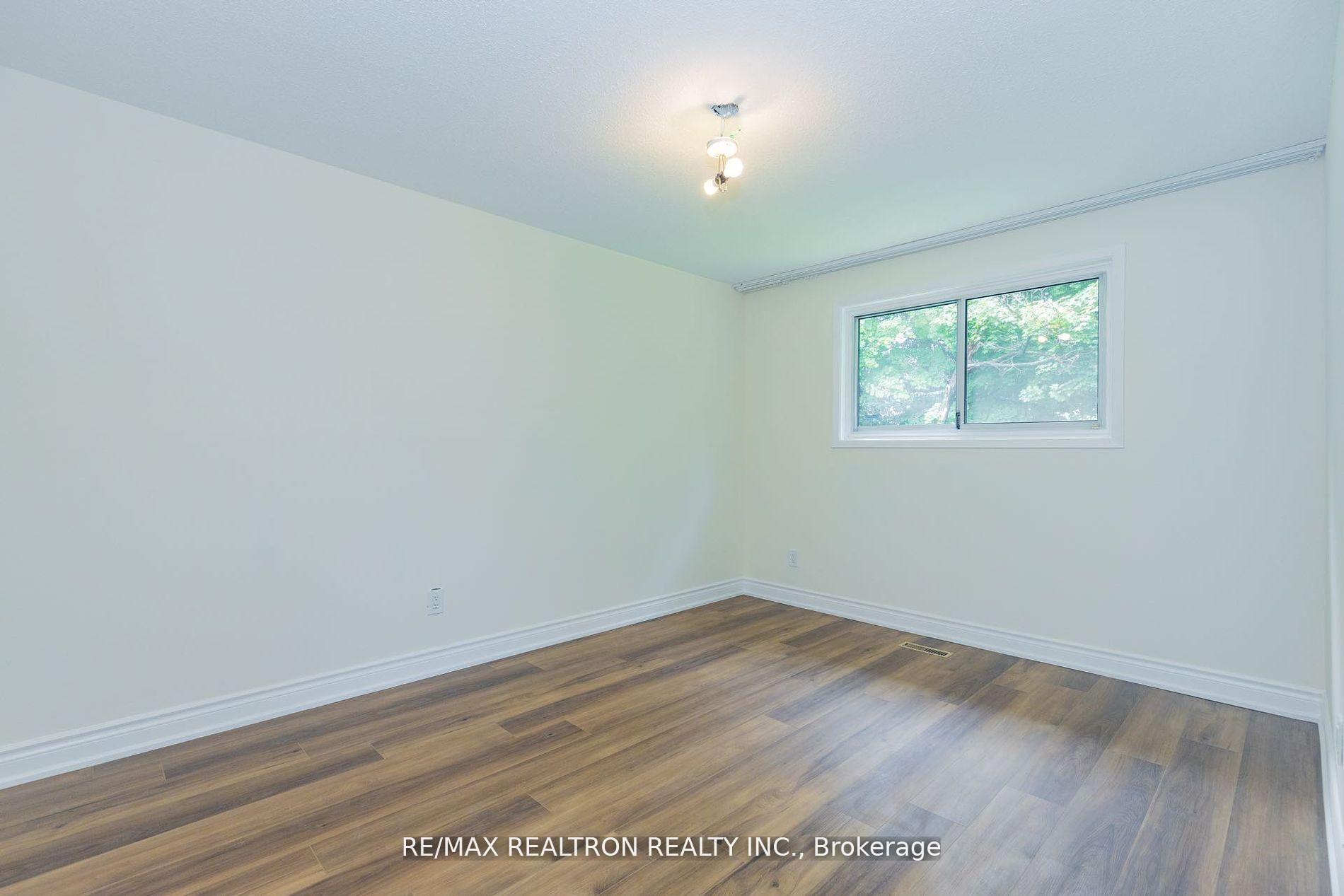 Photo 13 of Unit Upper, 129 Sexton Crescent, North York, Hillcrest Village — HOMEH