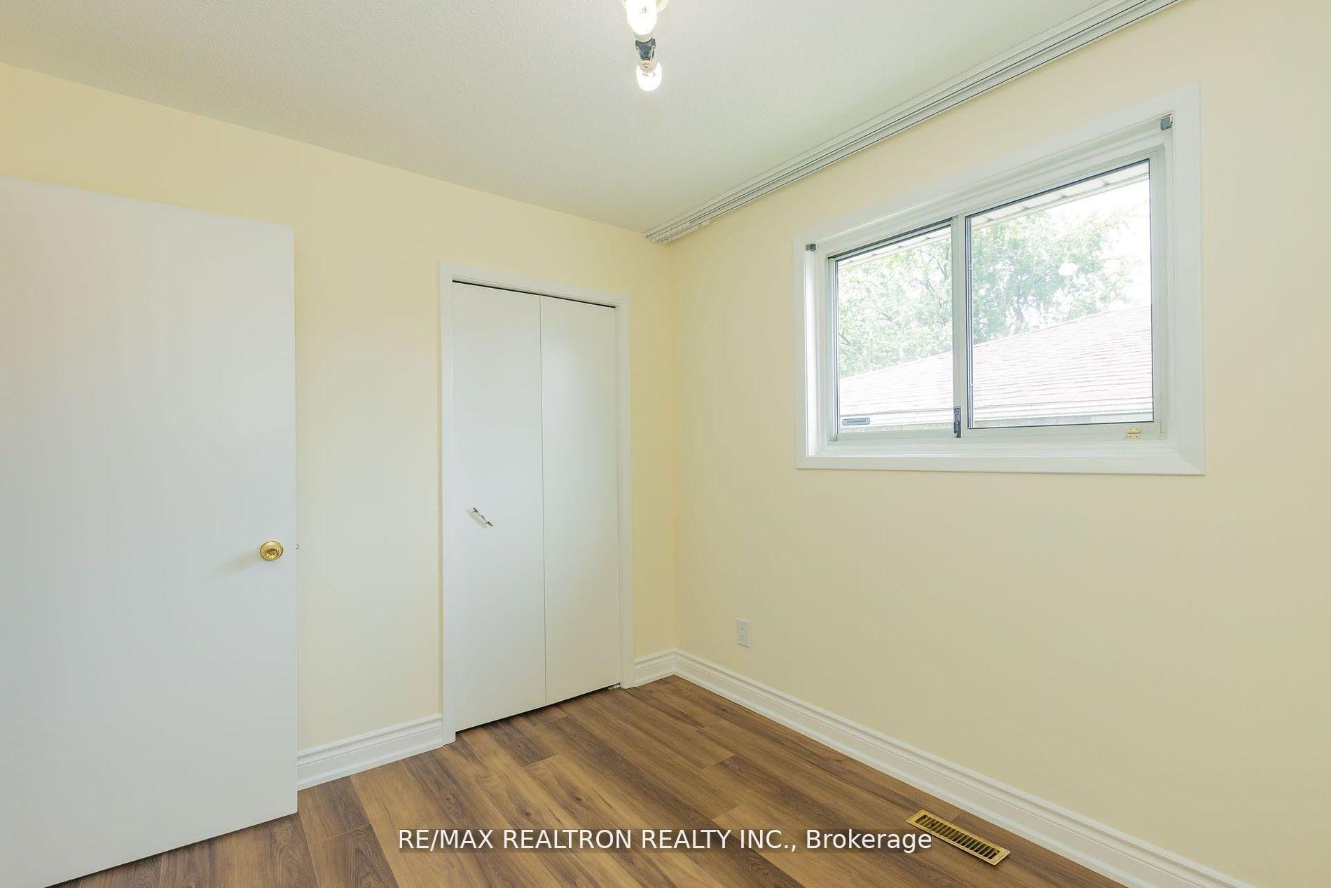 Photo 16 of Unit Upper, 129 Sexton Crescent, North York, Hillcrest Village — HOMEH