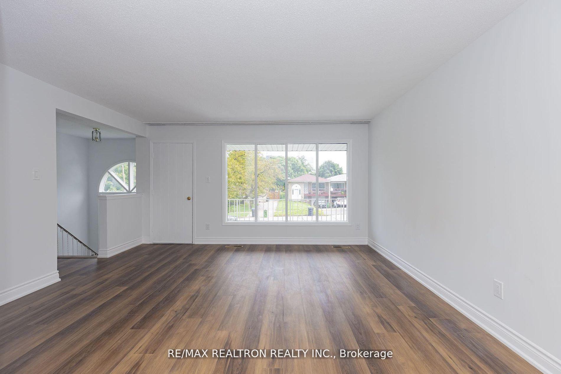 Photo 24 of Unit Upper, 129 Sexton Crescent, North York, Hillcrest Village — HOMEH