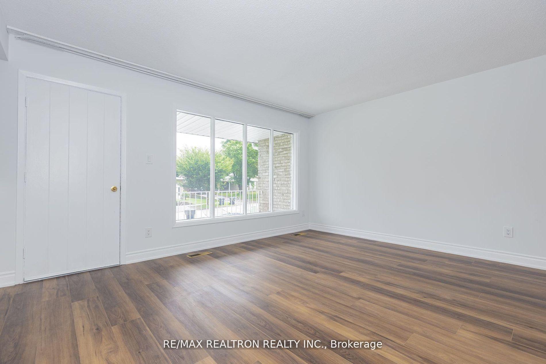 Photo 25 of Unit Upper, 129 Sexton Crescent, North York, Hillcrest Village — HOMEH