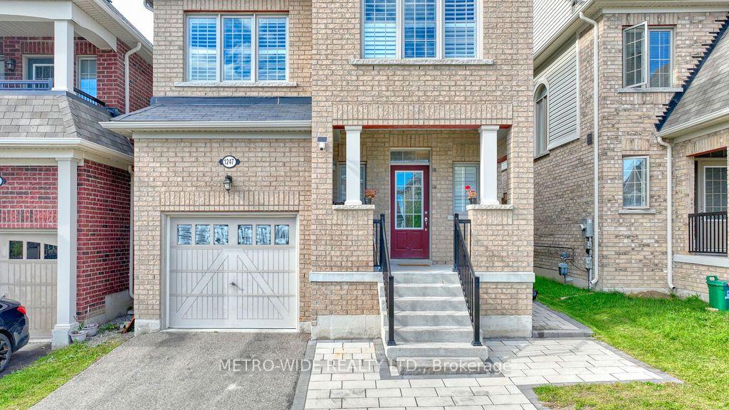 Photo 3 of 1247 Graham Clapp Avenue, Oshawa, Taunton — HOMEH