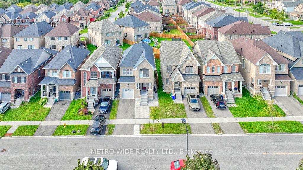 Photo 4 of 1247 Graham Clapp Avenue, Oshawa, Taunton — HOMEH