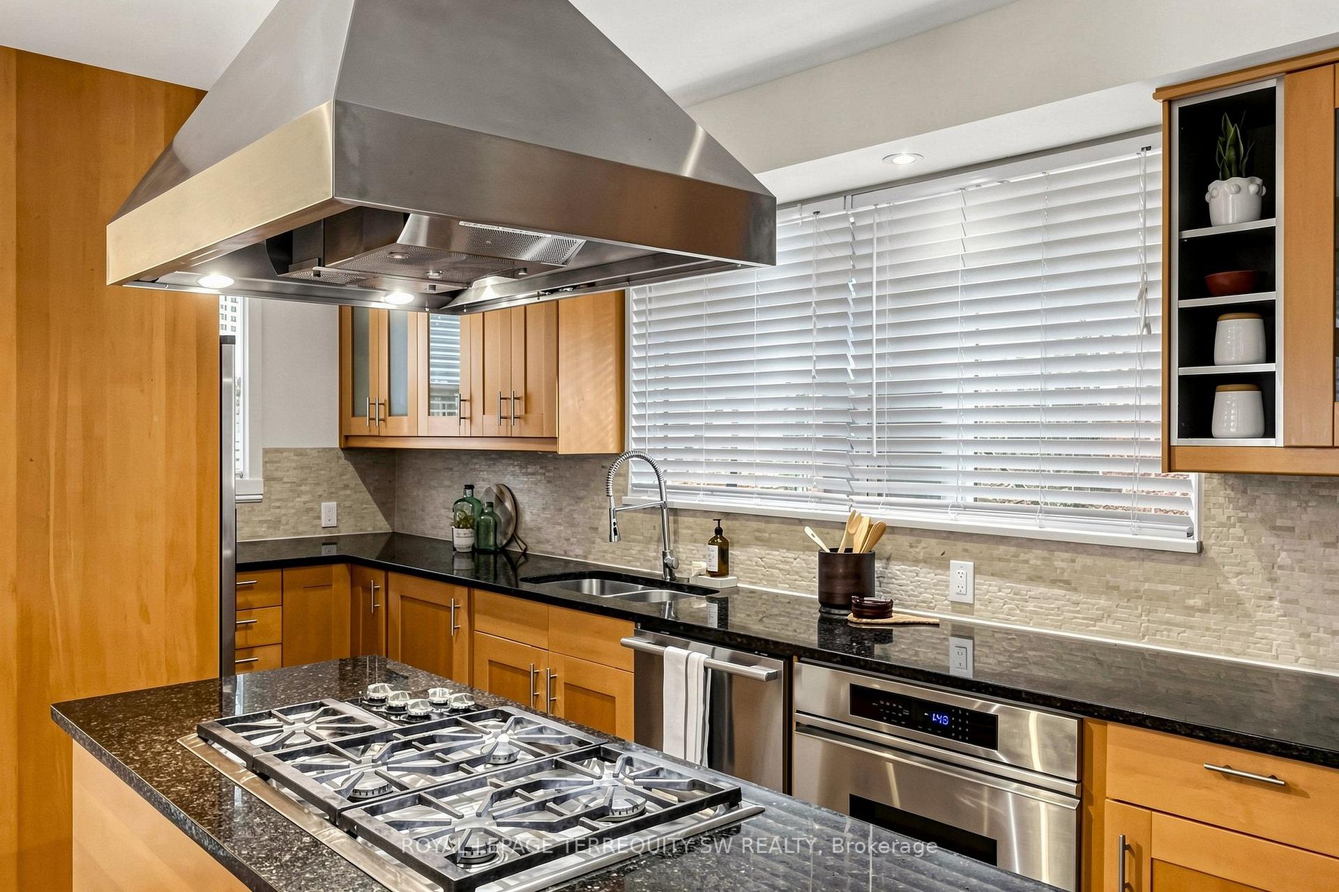 Photo 11 of 105 Barker Avenue, Toronto, Danforth Village-East York — HOMEH