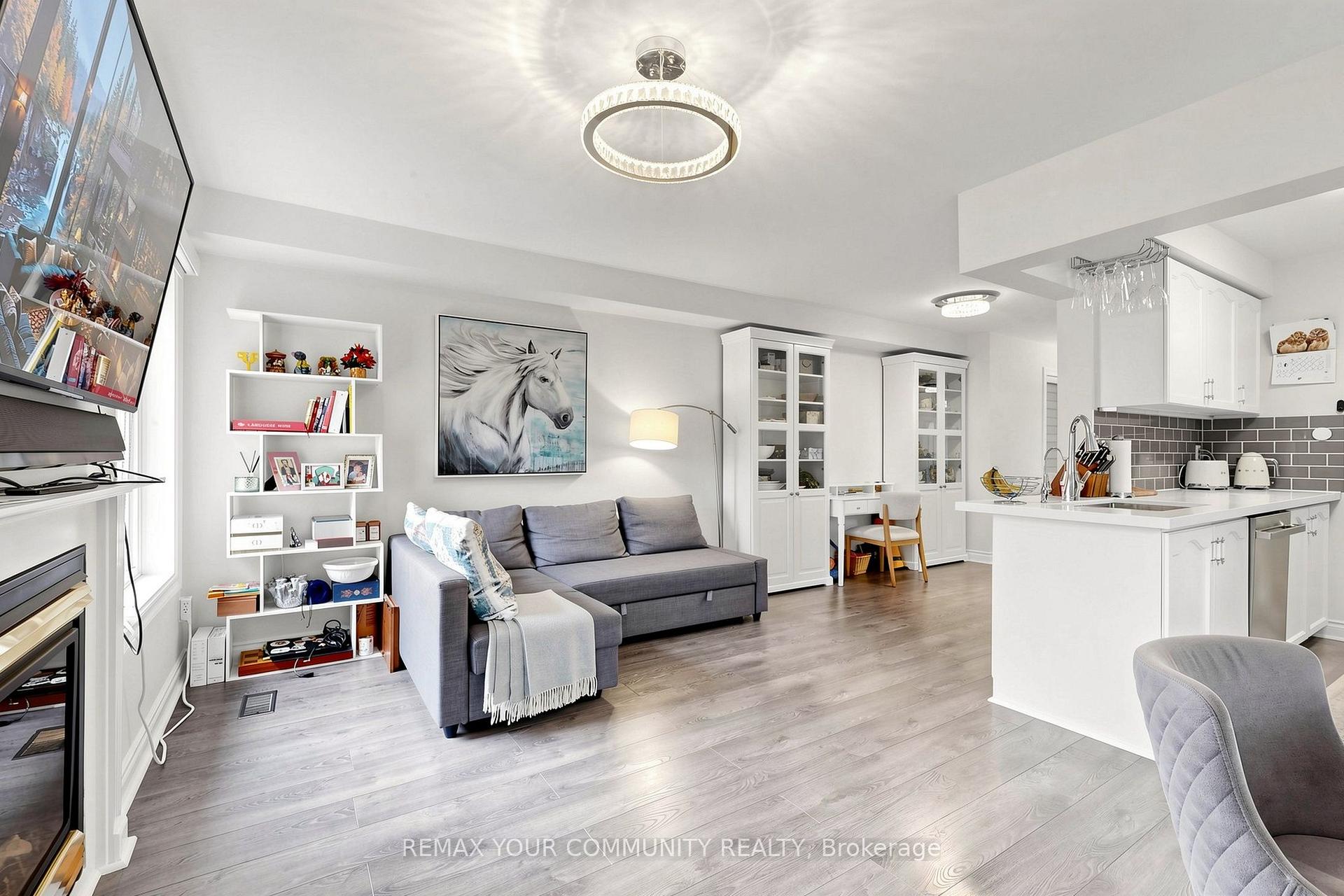 Photo 5 of 187 Vanguard Road, Vaughan, Patterson — HOMEH