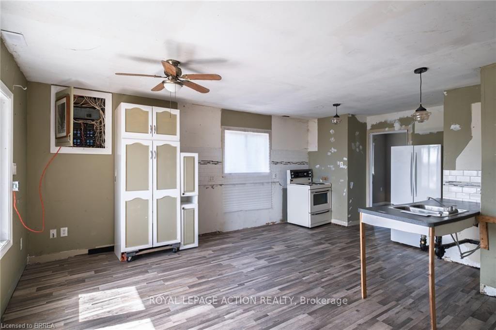 Photo 5 of 1459 Lakeshore Road, Haldimand — HOMEH