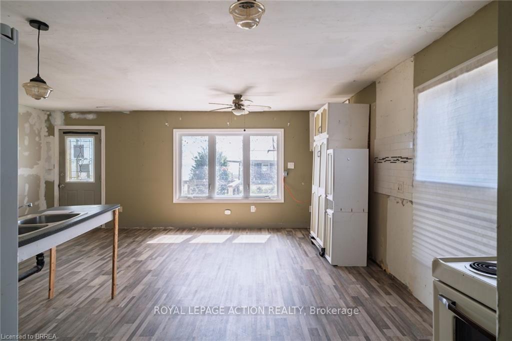 Photo 7 of 1459 Lakeshore Road, Haldimand — HOMEH
