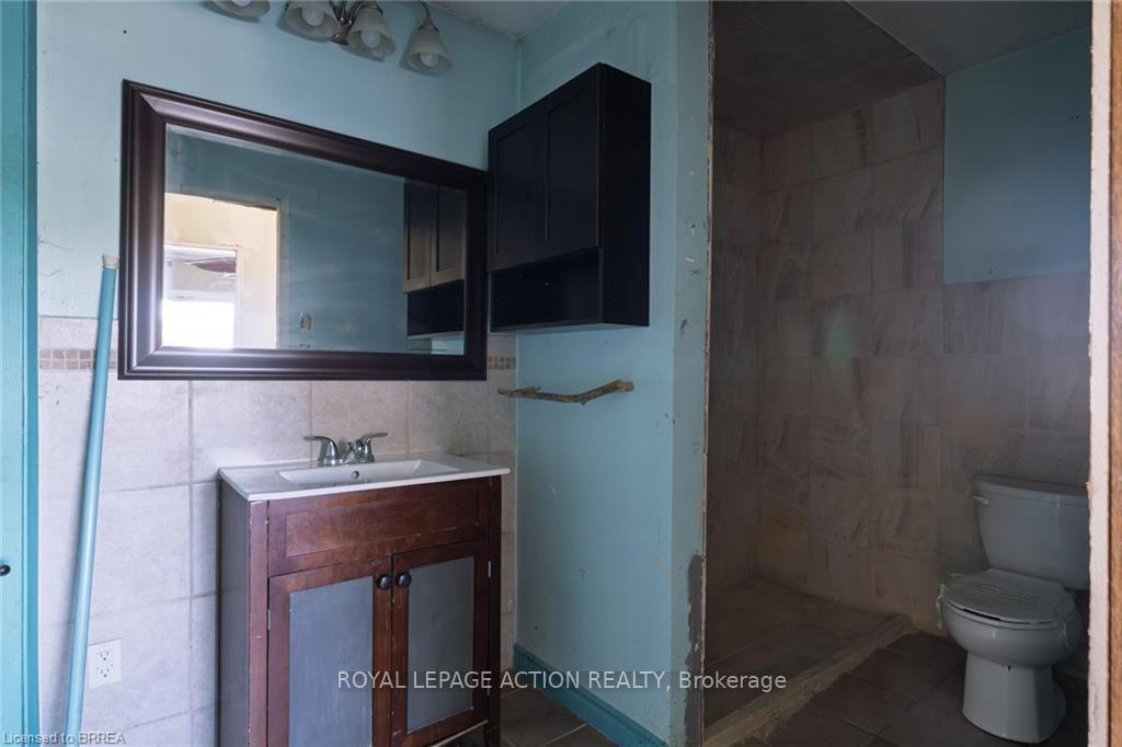 Photo 14 of 1459 Lakeshore Road, Haldimand — HOMEH