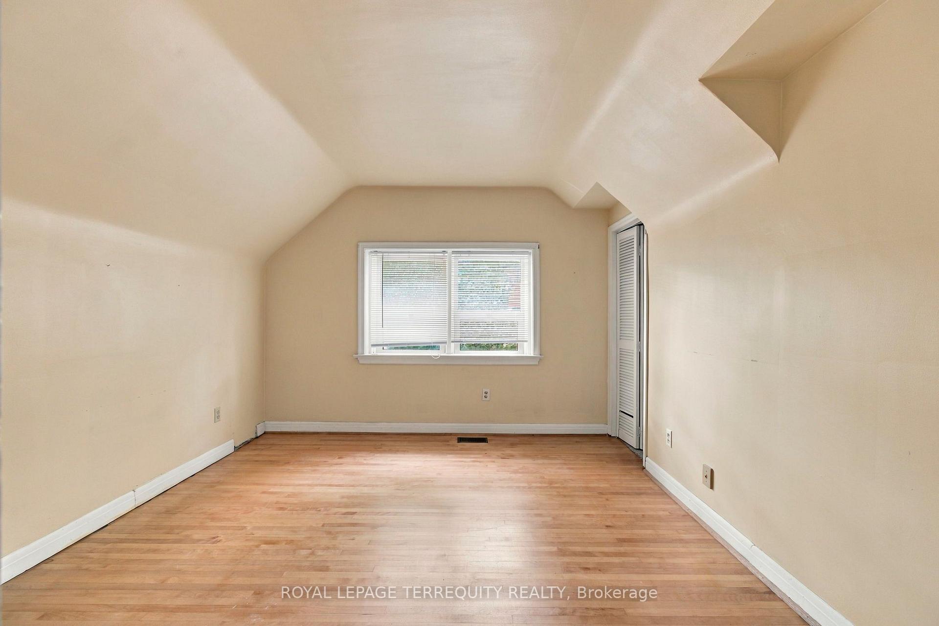 Photo 17 of 102 Anndale Drive, North York, Willowdale East — HOMEH